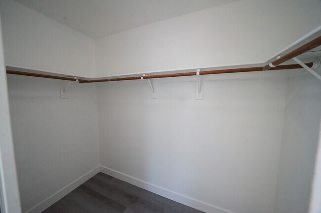 Building Photo - SHOWINGS AVAILABLE NOW