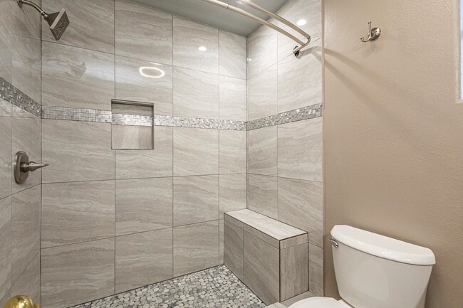 Building Photo - 527 Acacia St