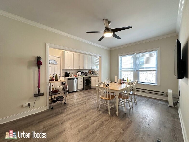 Building Photo - 321 Kedzie St