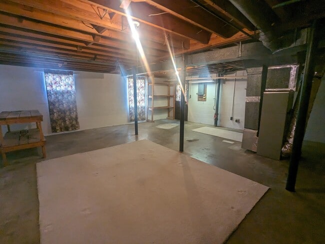 Building Photo - 124 Rosemary Ln