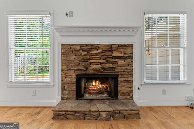 Building Photo - 1249 McLendon Dr