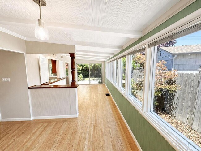 Building Photo - Bright & Spacious 3-Bedroom Home with Expansive Yard in Sacramento
