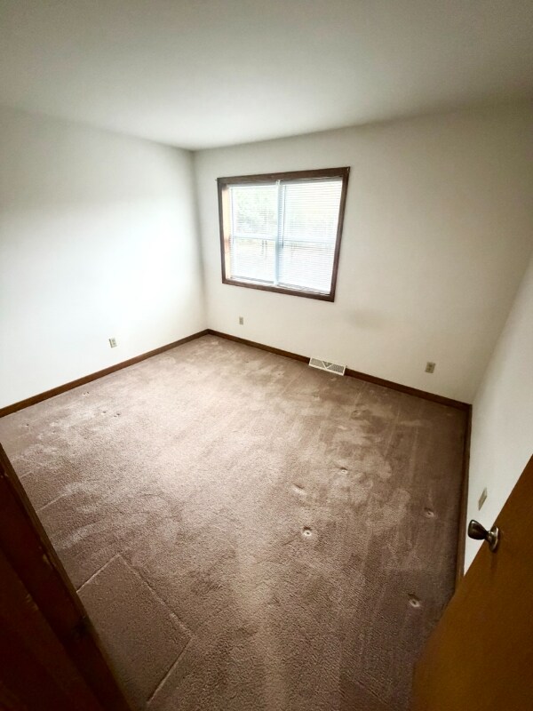 Building Photo - 18 Vosburgh Rd