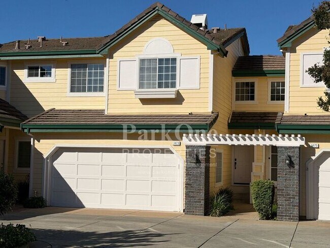 Building Photo - Updated Townhouse in Clayton Available for Lease now!