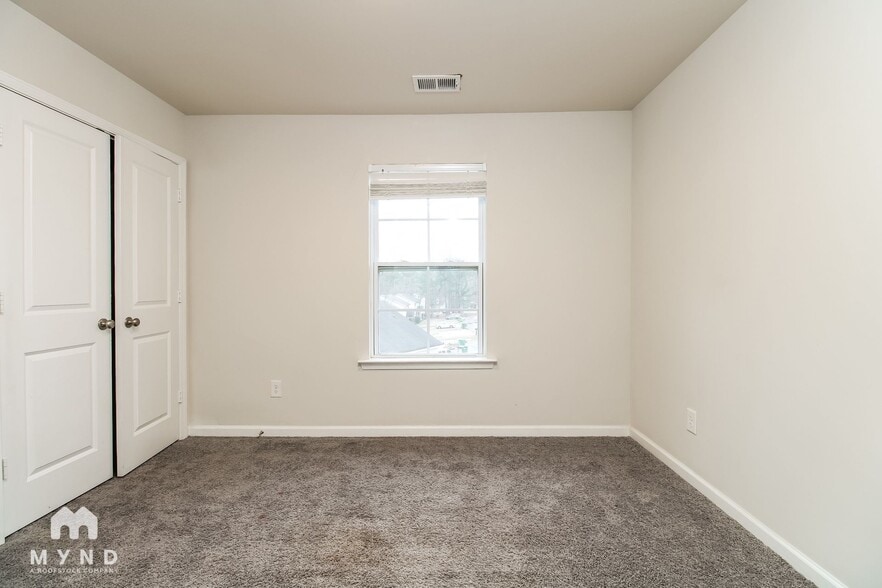 Building Photo - 700 Wild Duck Ln