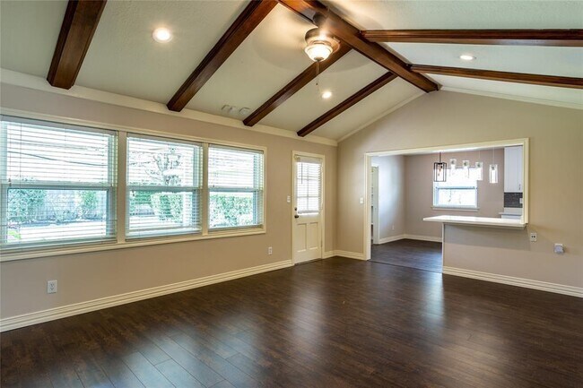 Building Photo - 2114 Walnut Bend Ln