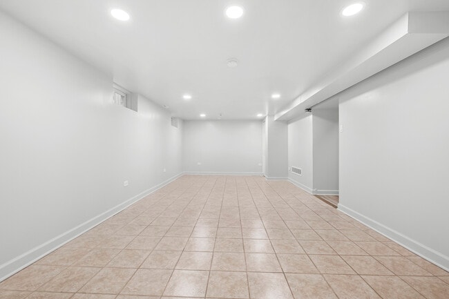 Building Photo - 251 Hickory St