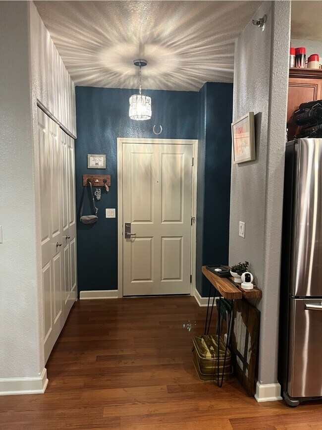 Building Photo - 4130 S Lake Dr