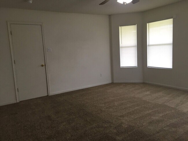 Building Photo - 5817 Medina Dr
