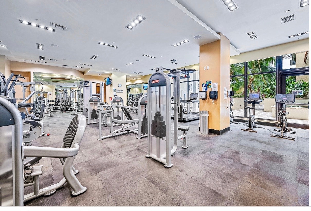 Building Photo - 701 S Olive Ave