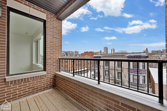 Building Photo - 3322 N Halsted St