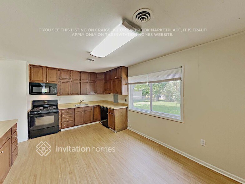 Building Photo - 202 Mayfield Dr