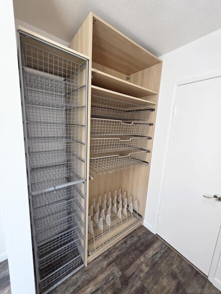 Building Photo - 2230 Ledgeview Ln