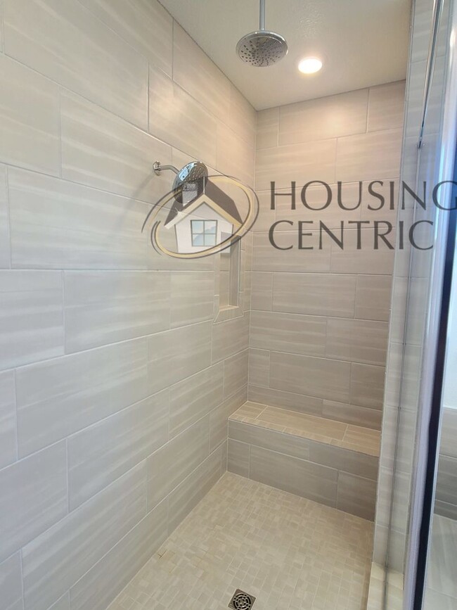 Building Photo - Luxurious Newer Construction Rental Home I...