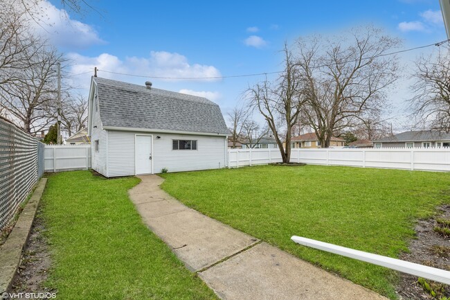 Building Photo - 3454 Monroe St