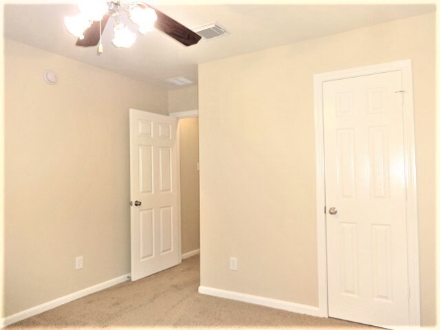 Building Photo - 2207 Shady Pine Dr