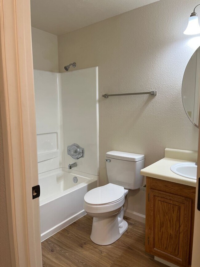 Building Photo - ROUNDHOUSE824