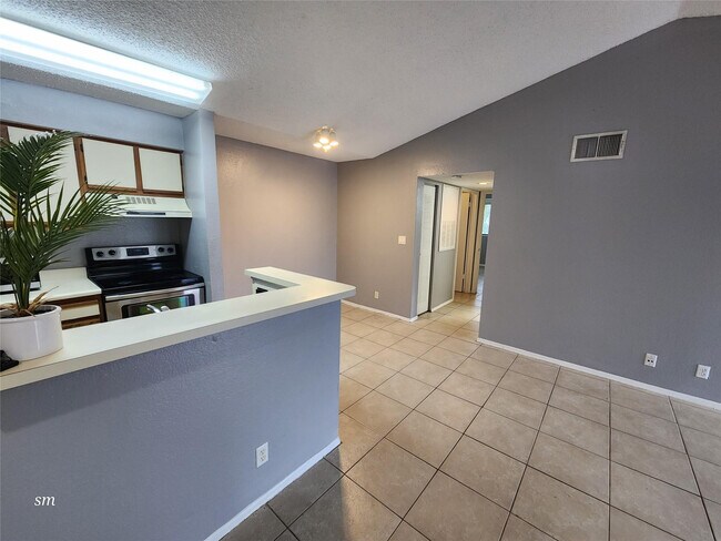 Building Photo - 2866 S University Dr