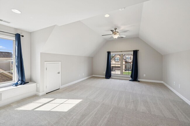 Building Photo - Welcome home to this beautifully maintaine...