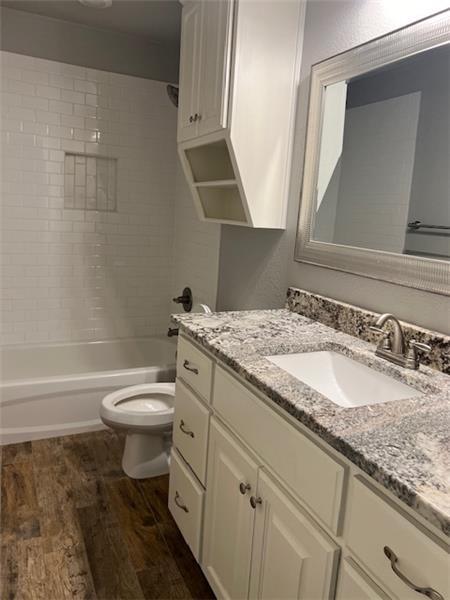 Building Photo - 423 Spring St