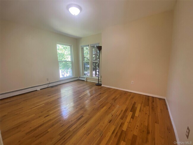 Building Photo - 15 Crestview Dr
