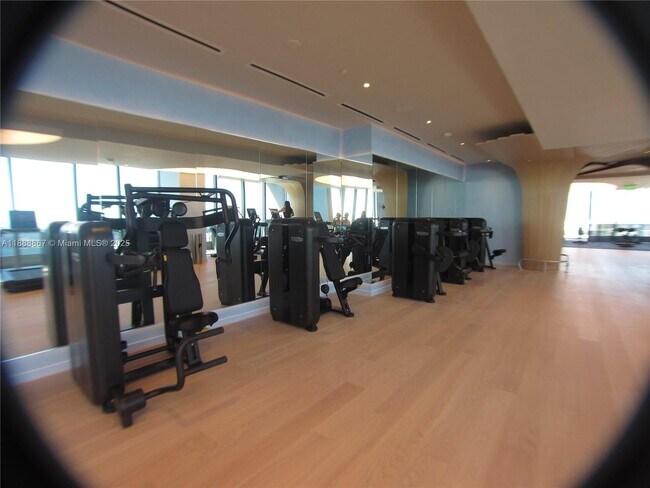 Building Photo - 1000 Brickell Plaza