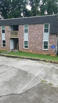 Building Photo - 2817 Colt Dr NE