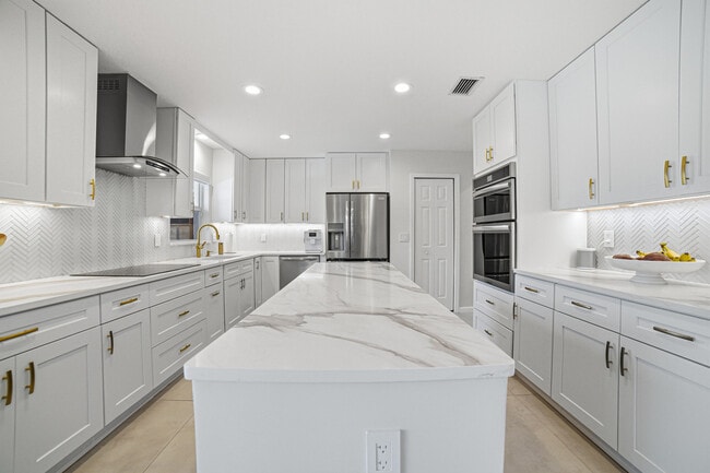 Building Photo - 2281 SE 11th St