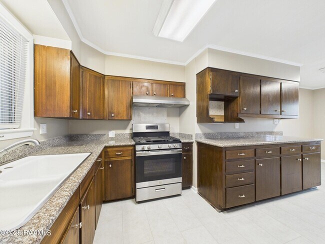 Building Photo - 216 Brentwood Blvd