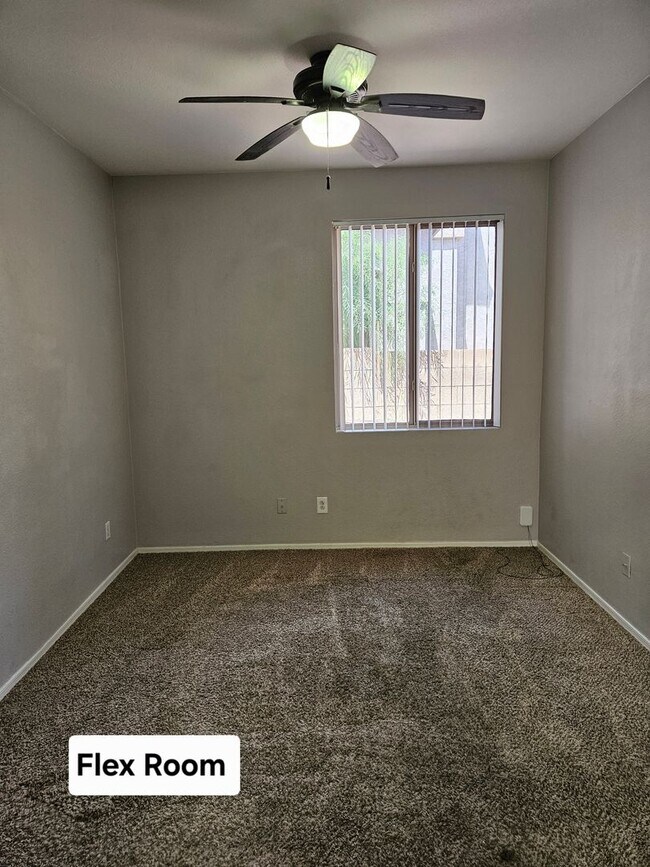 Building Photo - 931 E Sherri Dr