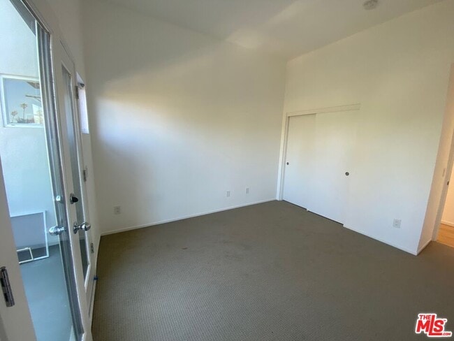 Building Photo - 2207 Brenta Pl