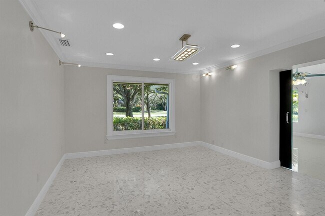 Building Photo - 8631 Steeplechase Dr