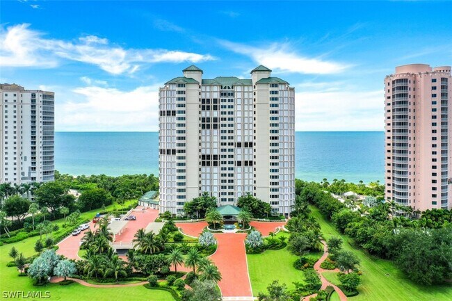 Building Photo - 8171 Bay Colony Dr
