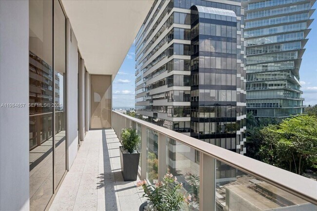 Building Photo - 2678 Tigertail Ave