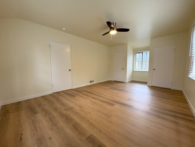 Building Photo - Beautifully Updated 2BR/2BA – Yard & Garage
