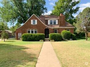 Building Photo - Beautiful 3-Bedroom Home with Natural Ligh...