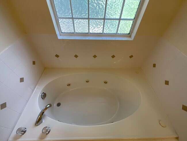 Building Photo - 375 Barnsley Dr