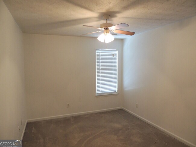 Building Photo - 260 Mountainview Dr