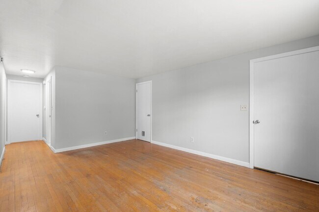 Living room - 16 Norman St