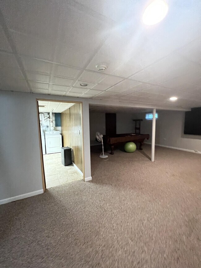 Building Photo - 1040 Daniels Farm Rd