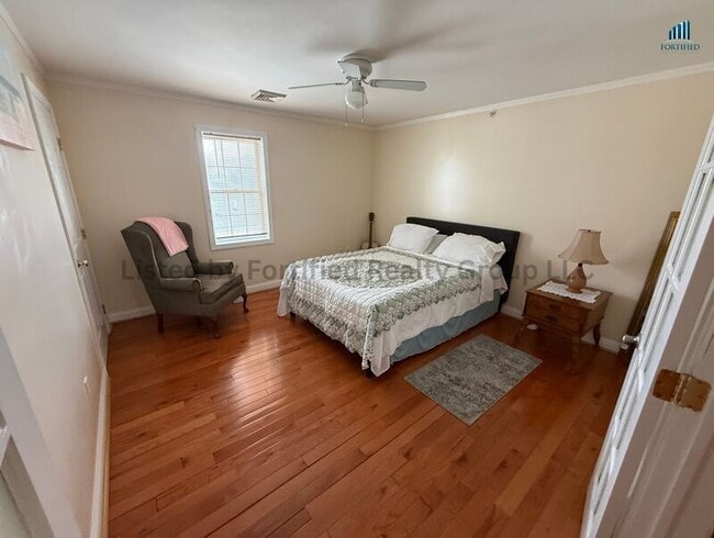 Building Photo - 1556 N Main St