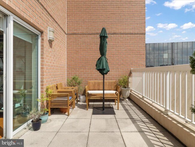 Building Photo - 3101 N Hampton Dr
