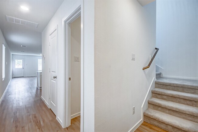 Building Photo - 21543 Carosella Dr