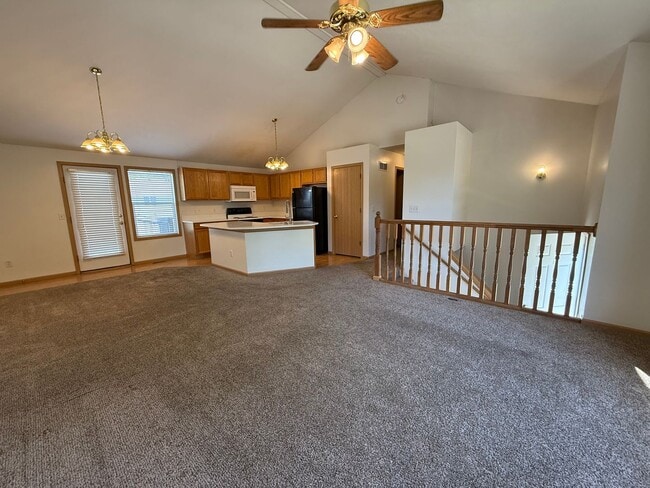 Building Photo - Nice Family Home in Great Neighborhood