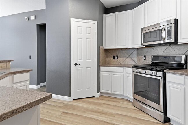Building Photo - 2157 Paradise Ridge Dr