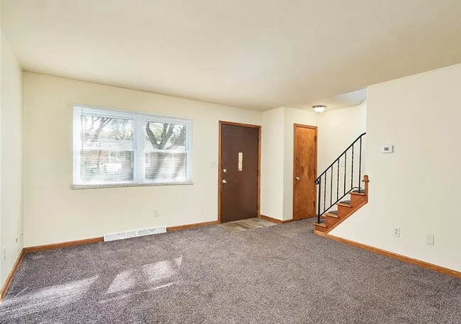 Building Photo - 923-925 Rosamond Ave