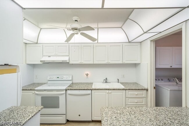 Building Photo - 788 Park Shore Dr