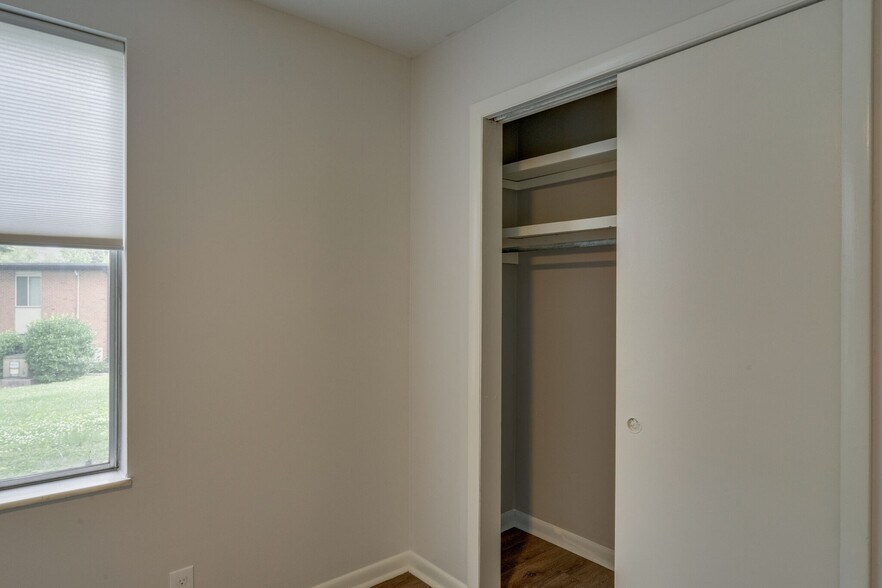 Building Photo - 2601 Hillsboro Pike