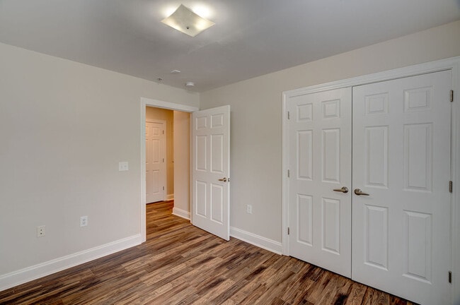 Building Photo - 2820 Bloomfield Ln