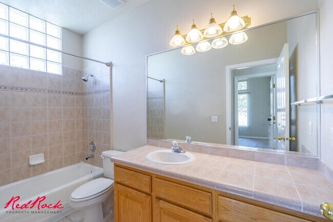 Building Photo - Comfortable 3-bedroom Home. Small Dog Frie...